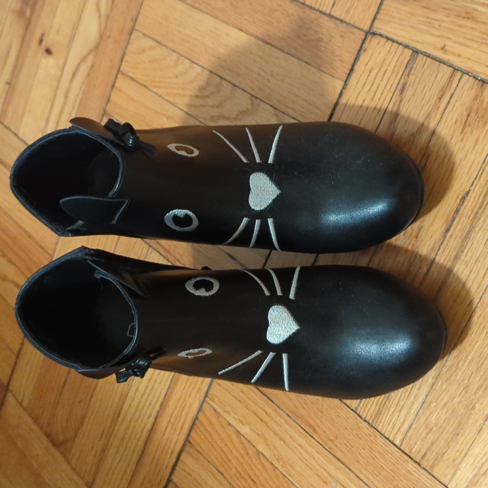 NWOT Modcloth cat heeled ankle boots